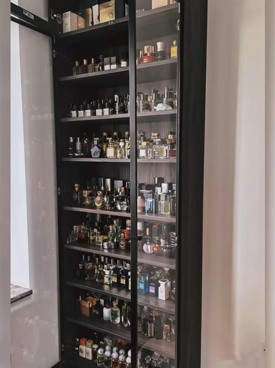 Perfume Showcase Cabinet