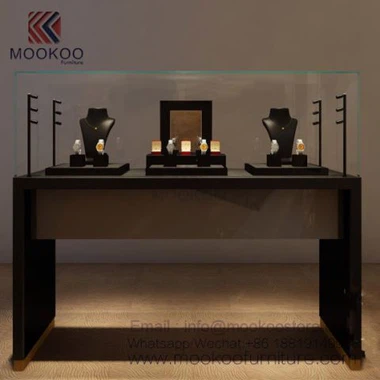 Nakit Charm Displays