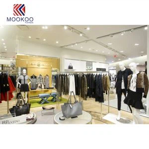 Zid montirana stalak za prikaz odjeće